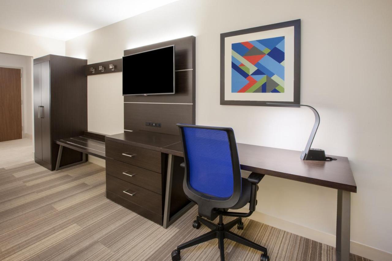 Holiday Inn Express & Suites Windsor East - Lakeshore By Ihg Tecumseh Екстериор снимка