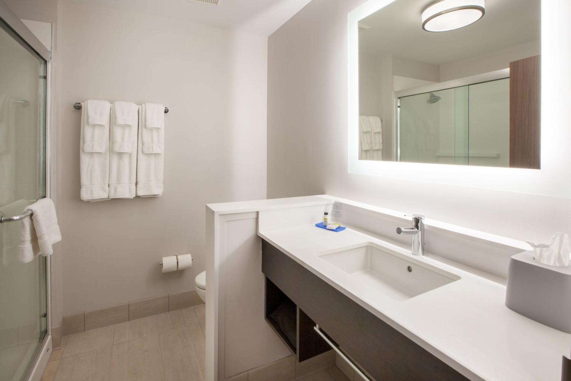 Holiday Inn Express & Suites Windsor East - Lakeshore By Ihg Tecumseh Екстериор снимка