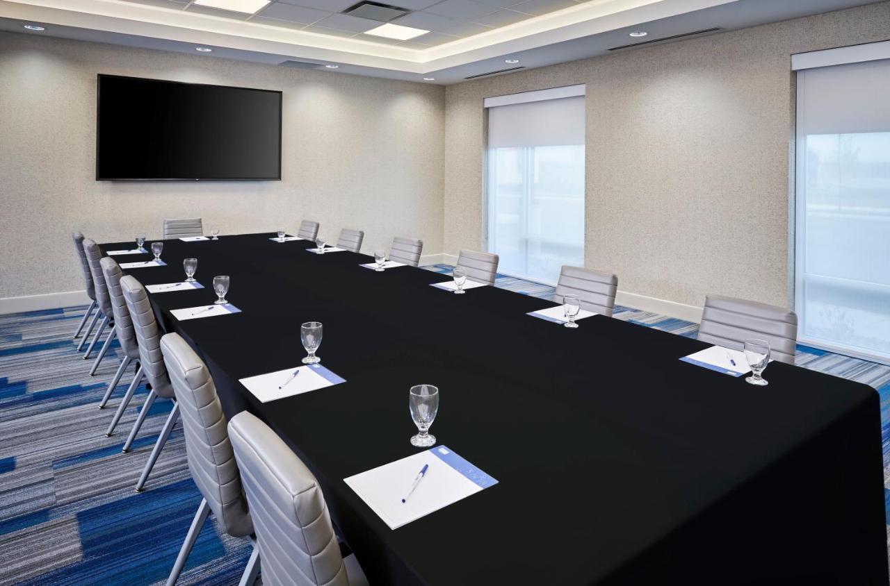 Holiday Inn Express & Suites Windsor East - Lakeshore By Ihg Tecumseh Екстериор снимка