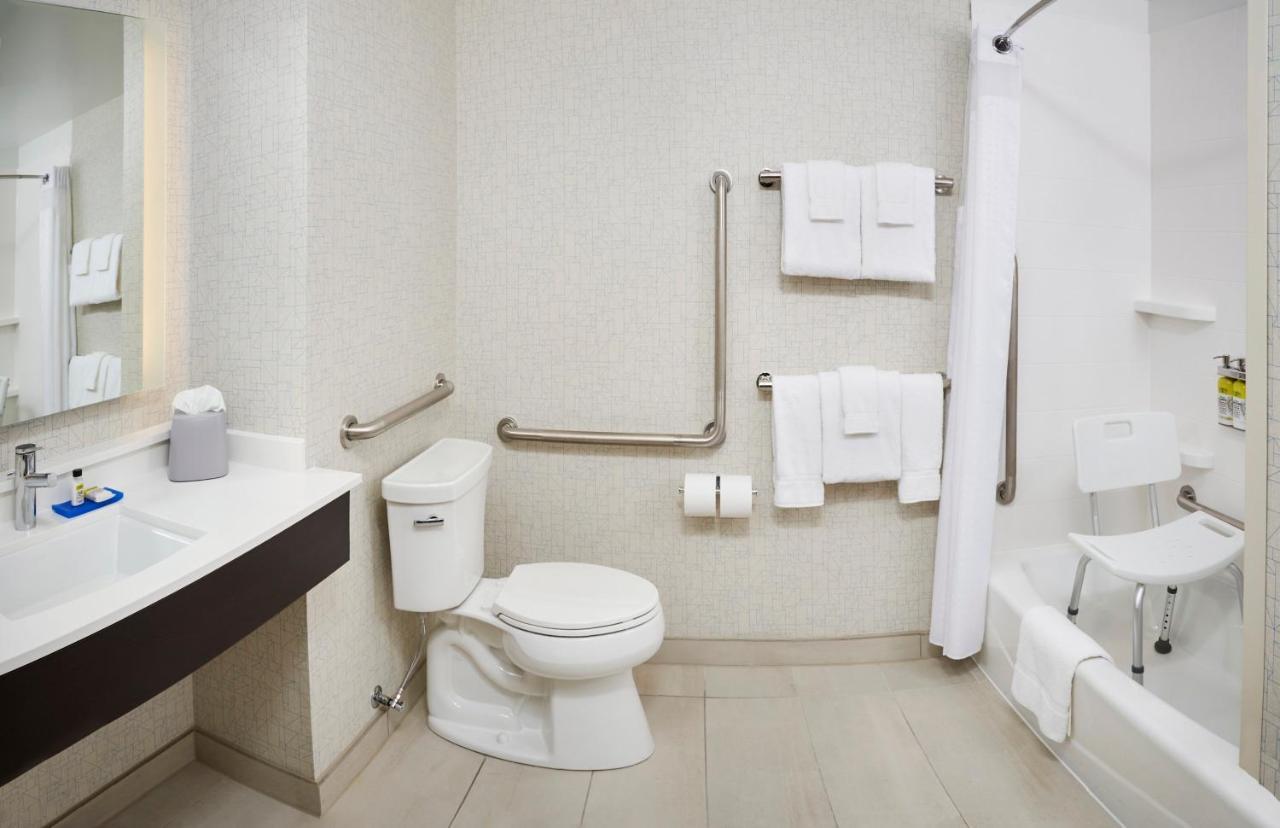Holiday Inn Express & Suites Windsor East - Lakeshore By Ihg Tecumseh Екстериор снимка