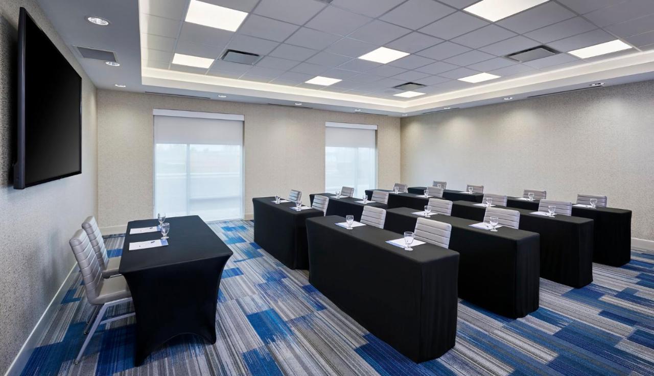 Holiday Inn Express & Suites Windsor East - Lakeshore By Ihg Tecumseh Екстериор снимка